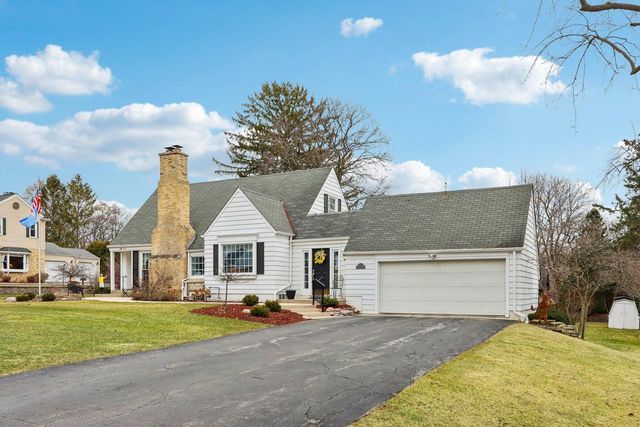 840 Kurtis DRIVE, Elm Grove, WI 53122