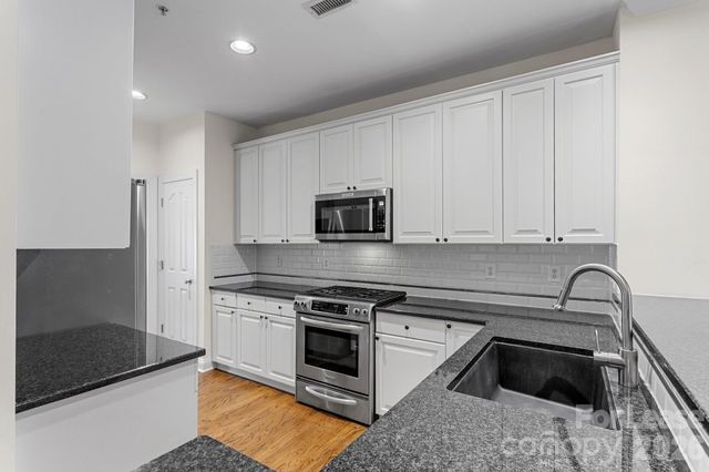 1192 Hampton Gardens Lane, Charlotte, NC 28209