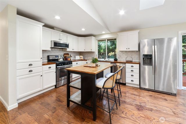 839 NE 200th Street, Shoreline, WA 98155