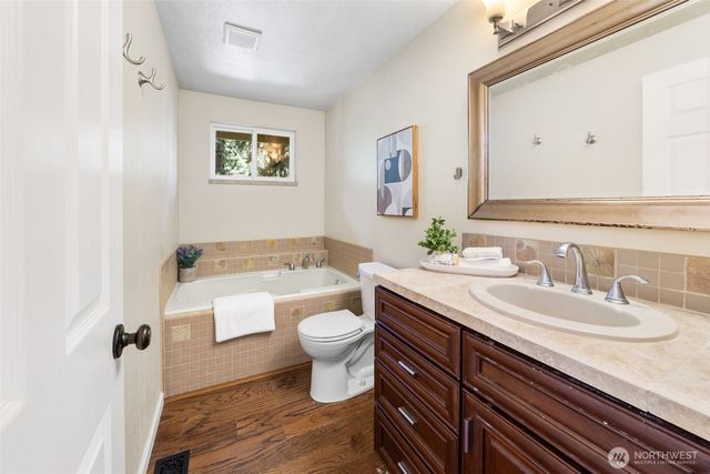 839 NE 200th Street, Shoreline, WA 98155