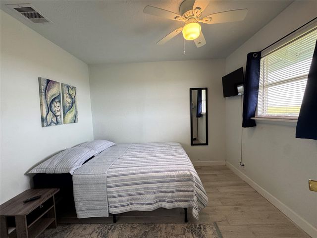 332 Seacoast Drive, Freeport, TX 77541