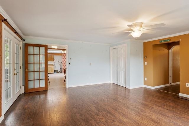 4 Algonquin Rd, Chelmsford, MA 01824