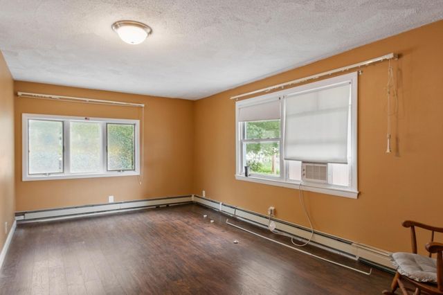 4 Algonquin Rd, Chelmsford, MA 01824