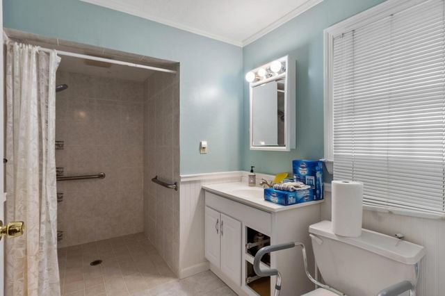 4 Algonquin Rd, Chelmsford, MA 01824