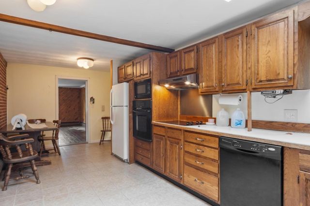 4 Algonquin Rd, Chelmsford, MA 01824