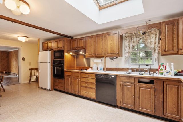 4 Algonquin Rd, Chelmsford, MA 01824