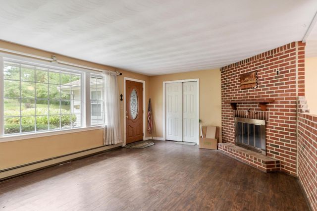 4 Algonquin Rd, Chelmsford, MA 01824