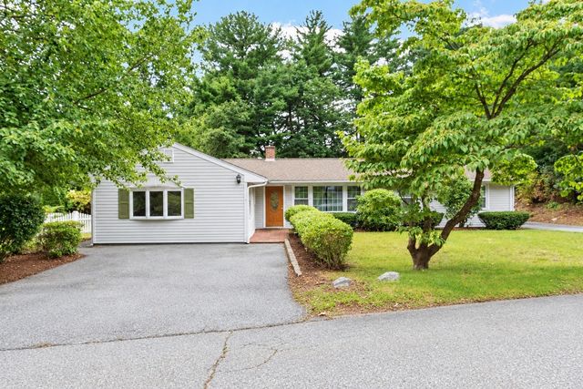 4 Algonquin Rd, Chelmsford, MA 01824