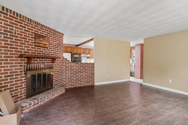 4 Algonquin Rd, Chelmsford, MA 01824
