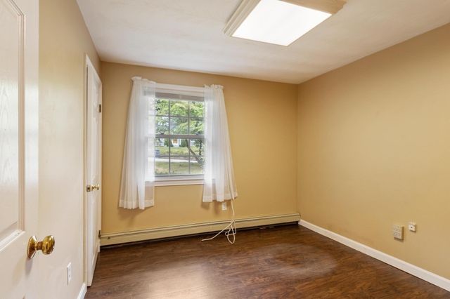 4 Algonquin Rd, Chelmsford, MA 01824