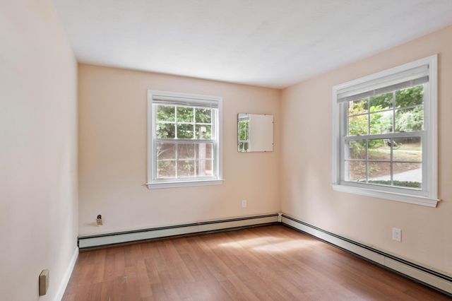 4 Algonquin Rd, Chelmsford, MA 01824