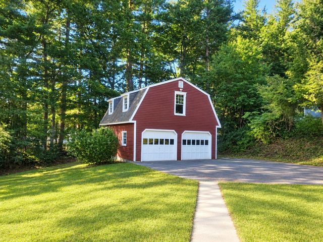 4 Algonquin Rd, Chelmsford, MA 01824