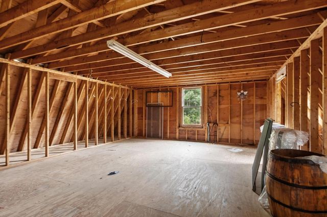 4 Algonquin Rd, Chelmsford, MA 01824
