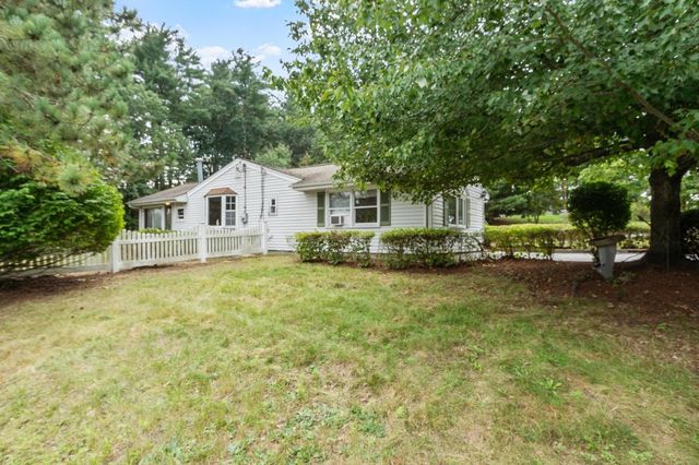 4 Algonquin Rd, Chelmsford, MA 01824