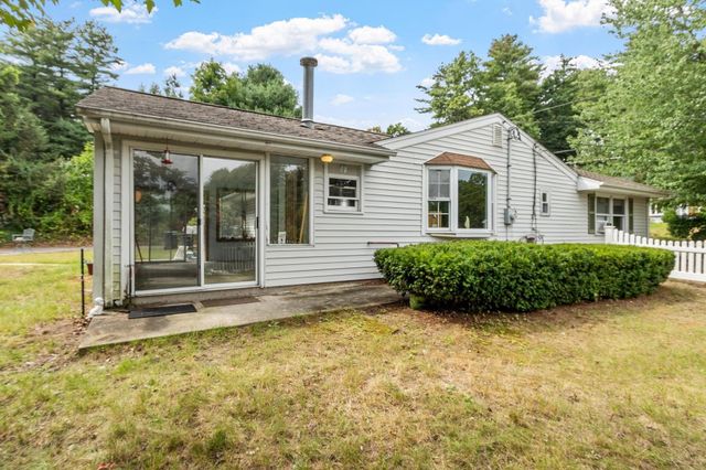 4 Algonquin Rd, Chelmsford, MA 01824