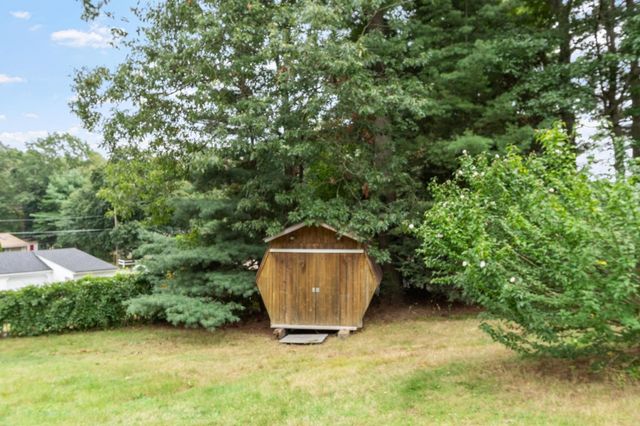 4 Algonquin Rd, Chelmsford, MA 01824