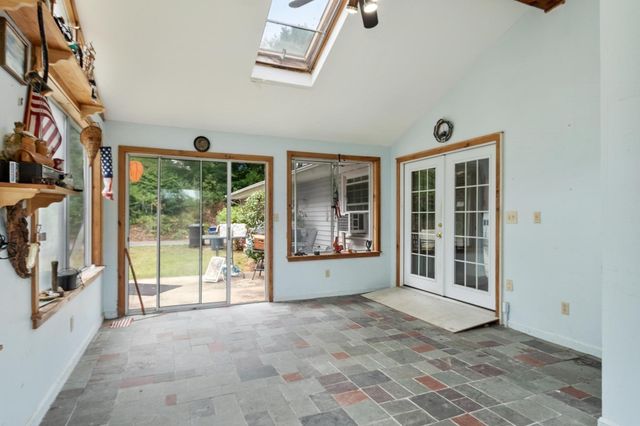 4 Algonquin Rd, Chelmsford, MA 01824