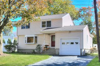 79 Mayfair Road, Fairfield, CT 06824