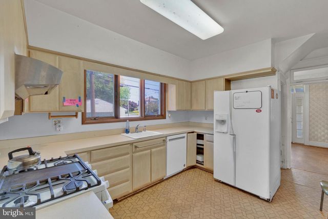 2008 HILLCREST RD, Baltimore, MD 21207