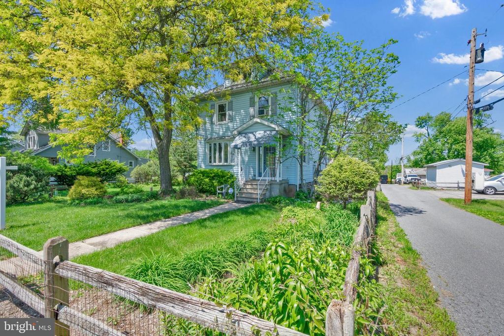 Image 3 of property listing at 2008 HILLCREST RD, Baltimore, MD 21207