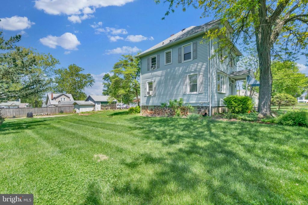 Image 31 of property listing at 2008 HILLCREST RD, Baltimore, MD 21207