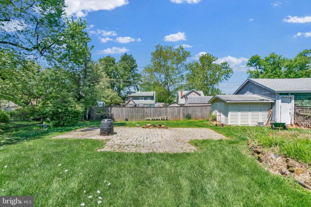 Image 32 of property listing at 2008 HILLCREST RD, Baltimore, MD 21207