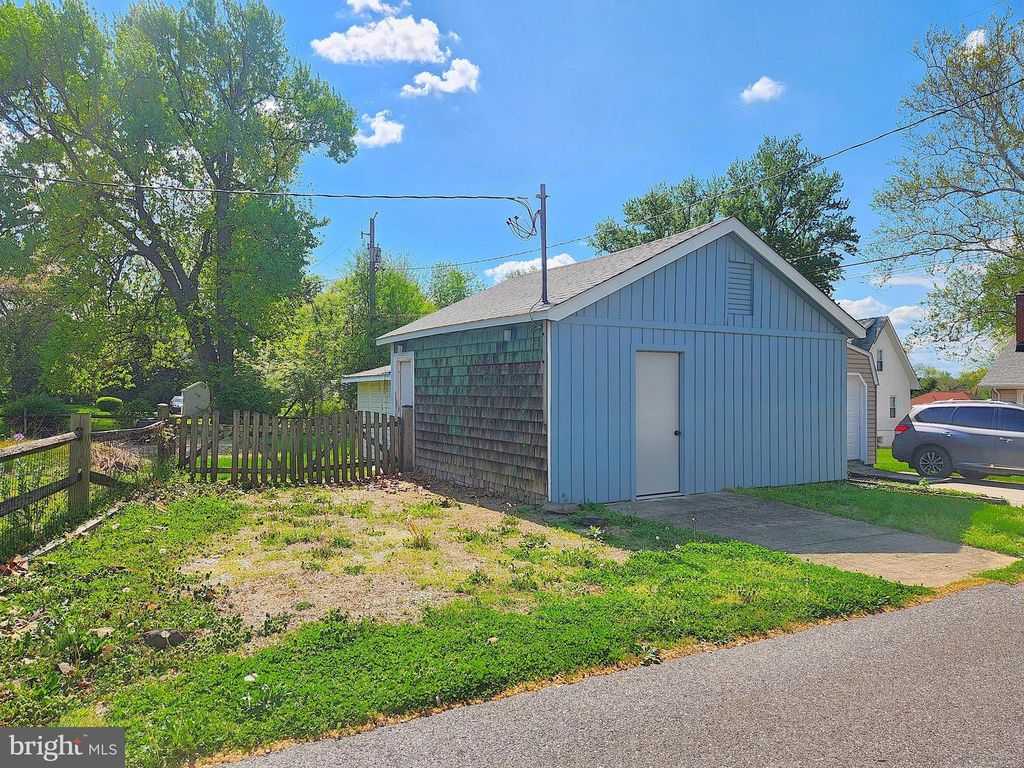 Image 38 of property listing at 2008 HILLCREST RD, Baltimore, MD 21207