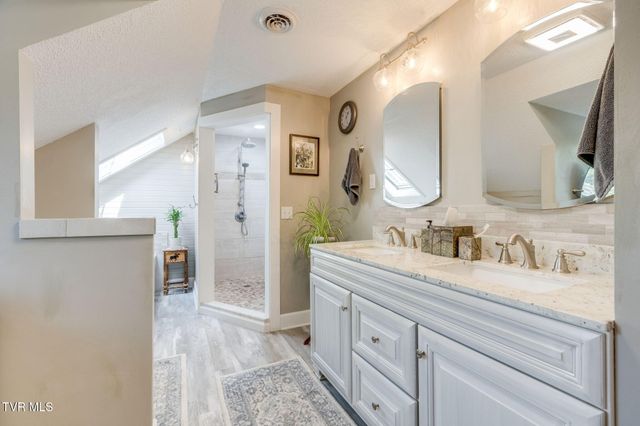 206 Spring Valley Road, Unicoi, TN 37692