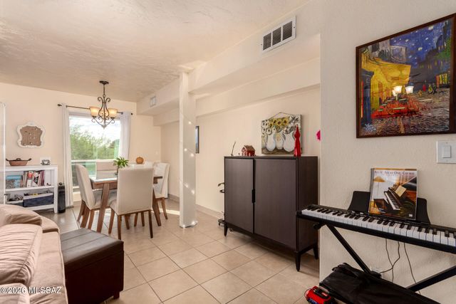 8450 E Old Spanish Trl Apt 106, Tucson, AZ 85710