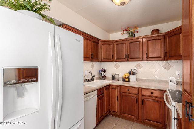 8450 E Old Spanish Trl Apt 106, Tucson, AZ 85710