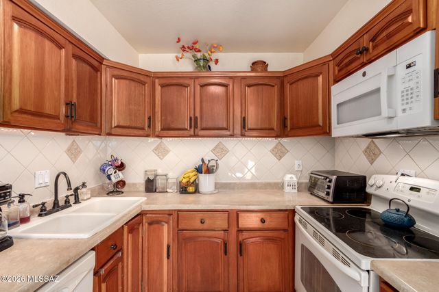 8450 E Old Spanish Trl Apt 106, Tucson, AZ 85710