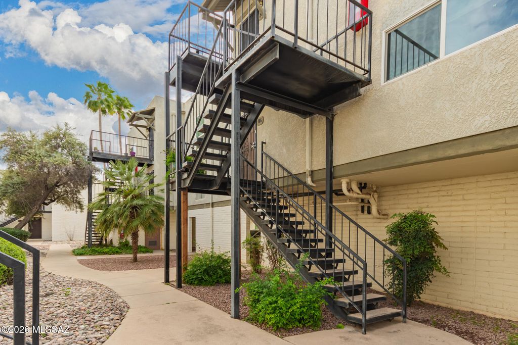 8450 E Old Spanish Trl Apt 106, Tucson, AZ 85710