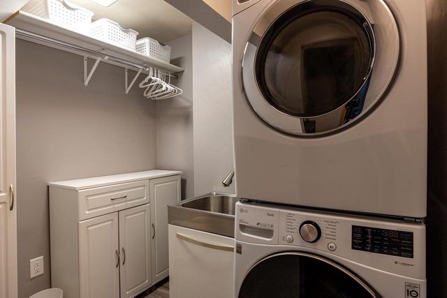 1655 ELK TRAIL COURT, Neenah, WI 54956