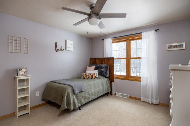 1655 ELK TRAIL COURT, Neenah, WI 54956