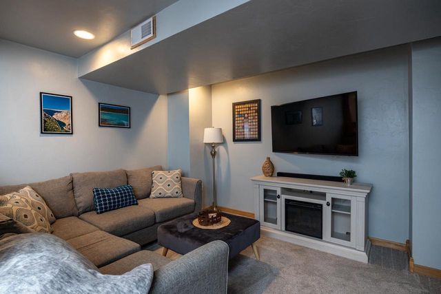 1655 ELK TRAIL COURT, Neenah, WI 54956