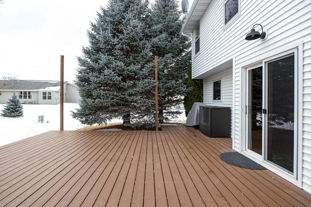 1655 ELK TRAIL COURT, Neenah, WI 54956