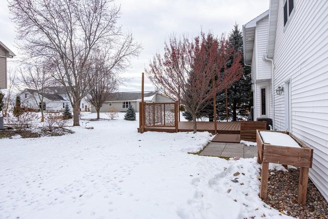 1655 ELK TRAIL COURT, Neenah, WI 54956