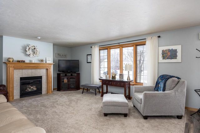 1655 ELK TRAIL COURT, Neenah, WI 54956