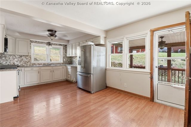 700 Mayflower Drive, Charleston, WV 25311