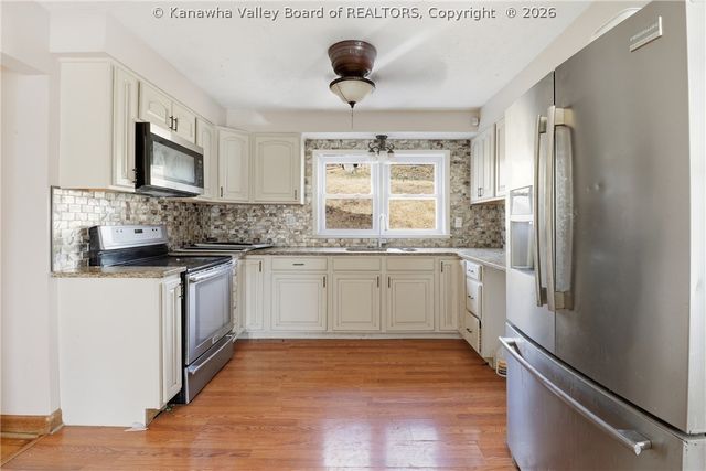 700 Mayflower Drive, Charleston, WV 25311