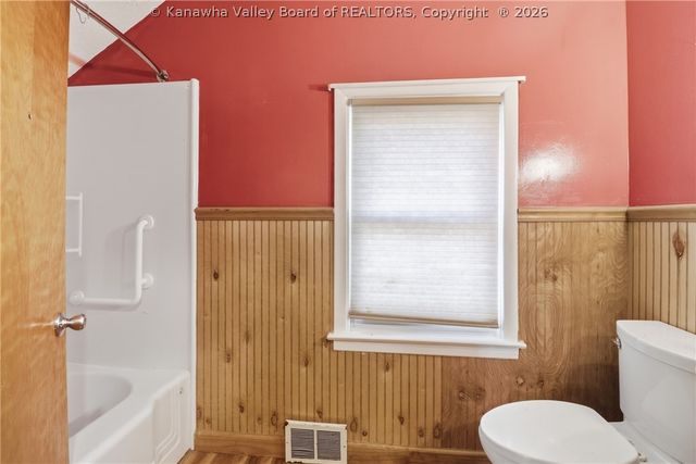 700 Mayflower Drive, Charleston, WV 25311