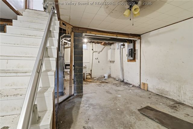 700 Mayflower Drive, Charleston, WV 25311