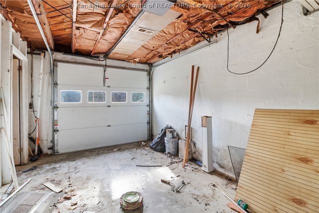 700 Mayflower Drive, Charleston, WV 25311