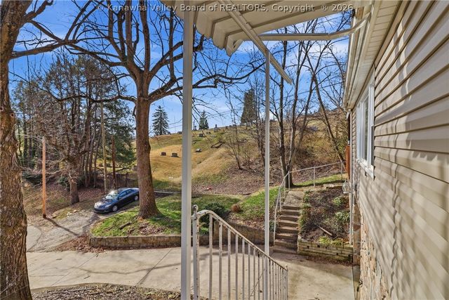 700 Mayflower Drive, Charleston, WV 25311