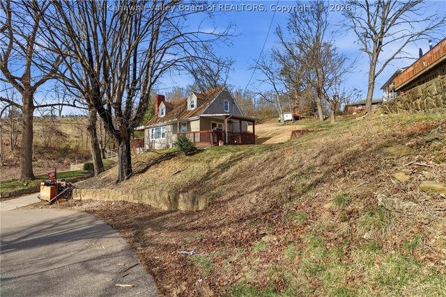 700 Mayflower Drive, Charleston, WV 25311