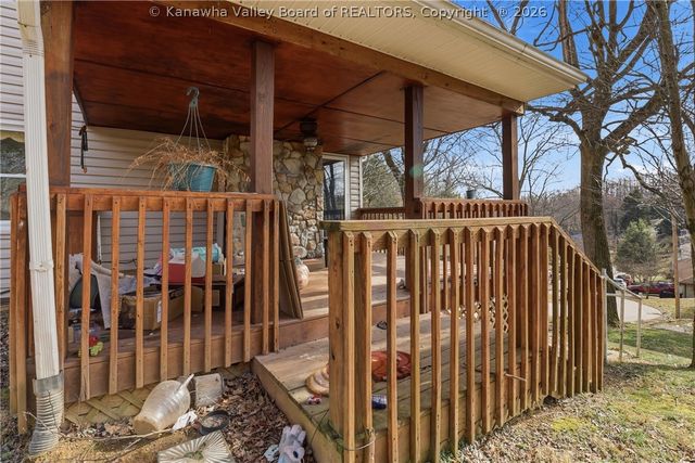 700 Mayflower Drive, Charleston, WV 25311