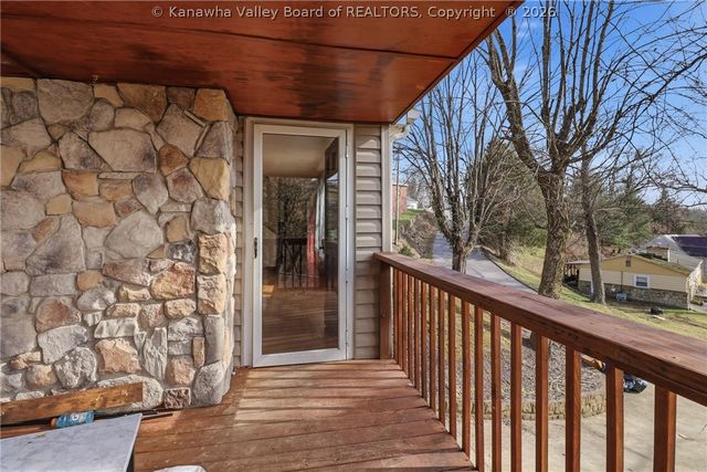 700 Mayflower Drive, Charleston, WV 25311