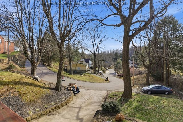 700 Mayflower Drive, Charleston, WV 25311