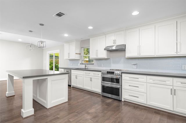 5723 Spellman Road, Houston, TX 77096