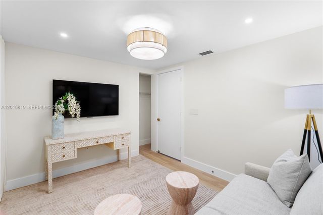 90 NE 32nd 507, Miami, FL 33137